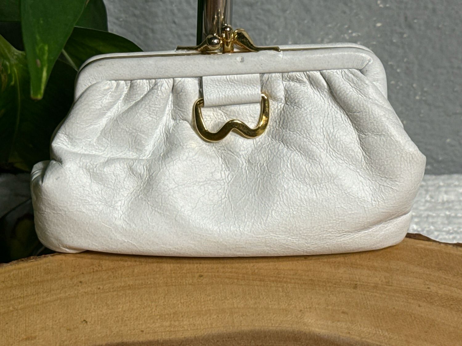 Vintage Made In France For Bullocks White Leather Double Kiss Lock Coin First