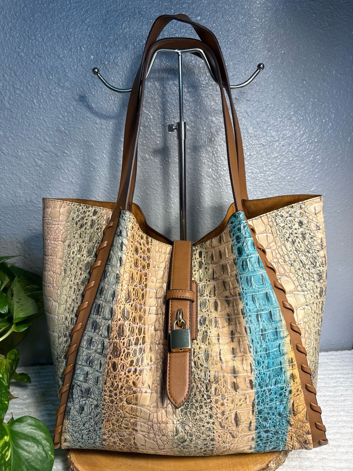 Unbranded, Exotic, Vegan Leather Crock, Embossed Shoulder Bag New Without Tags