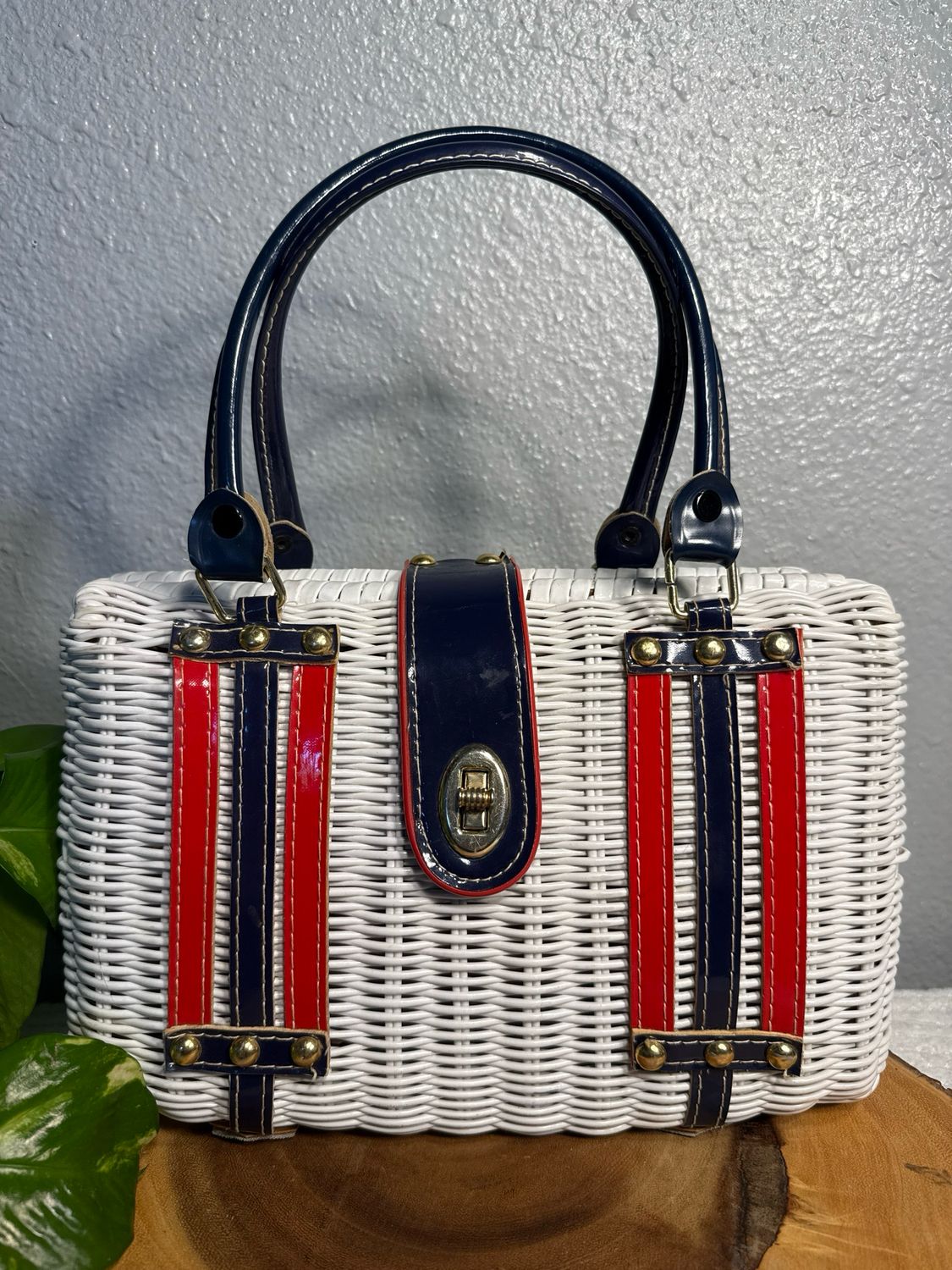 Vintage 1950S White With Red And Blue Trim Basket Weave Turlock Handbag