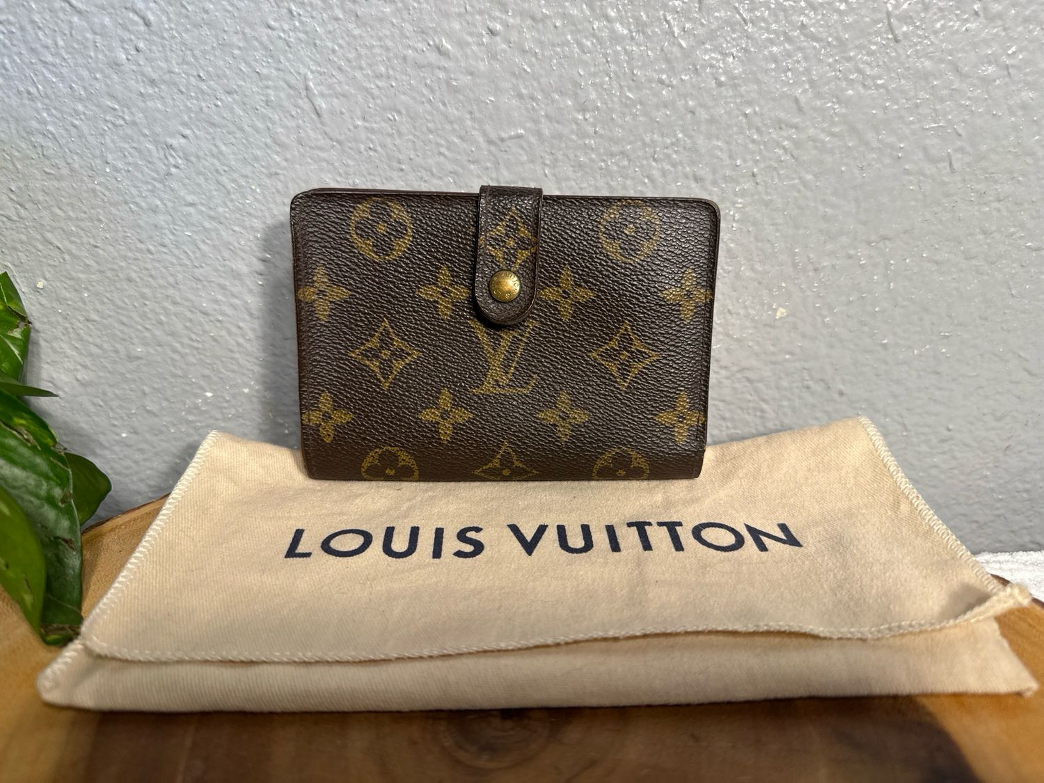 Louis Vuitton Vintage Kiss Lock Wallet Rare Find 100% Authentic Serial # SD051