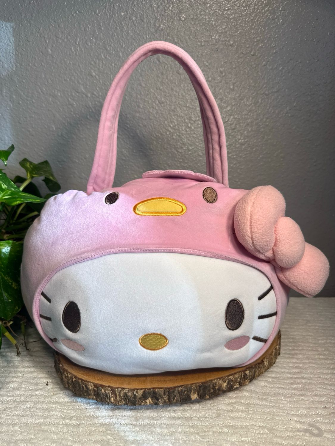 Sanrio Hello Kitty Velvet Plush Handbag New Without Tags