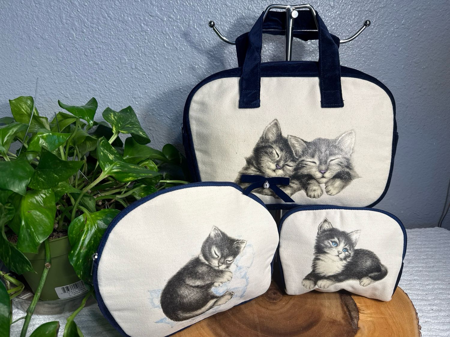 Unbranded Set Of Three Ivory Linen And Navy Blue Velvet Kitten Pouch Set NWOT