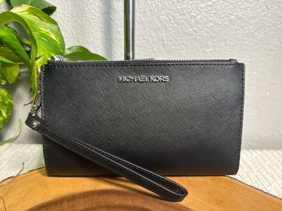 Michael Kors, Large Double Zip Wristlet Wallet, Black Saviano Leather New Without Tags