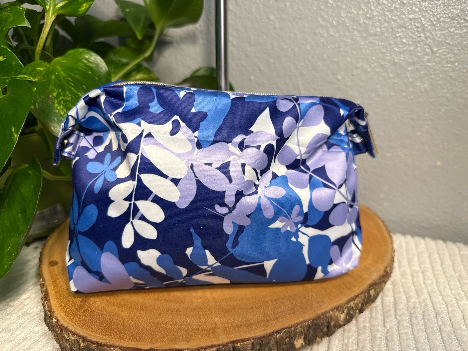Estée Lauder Blue And Lavender And White Sateen Cosmetic Bag Or Ketchup NWOT