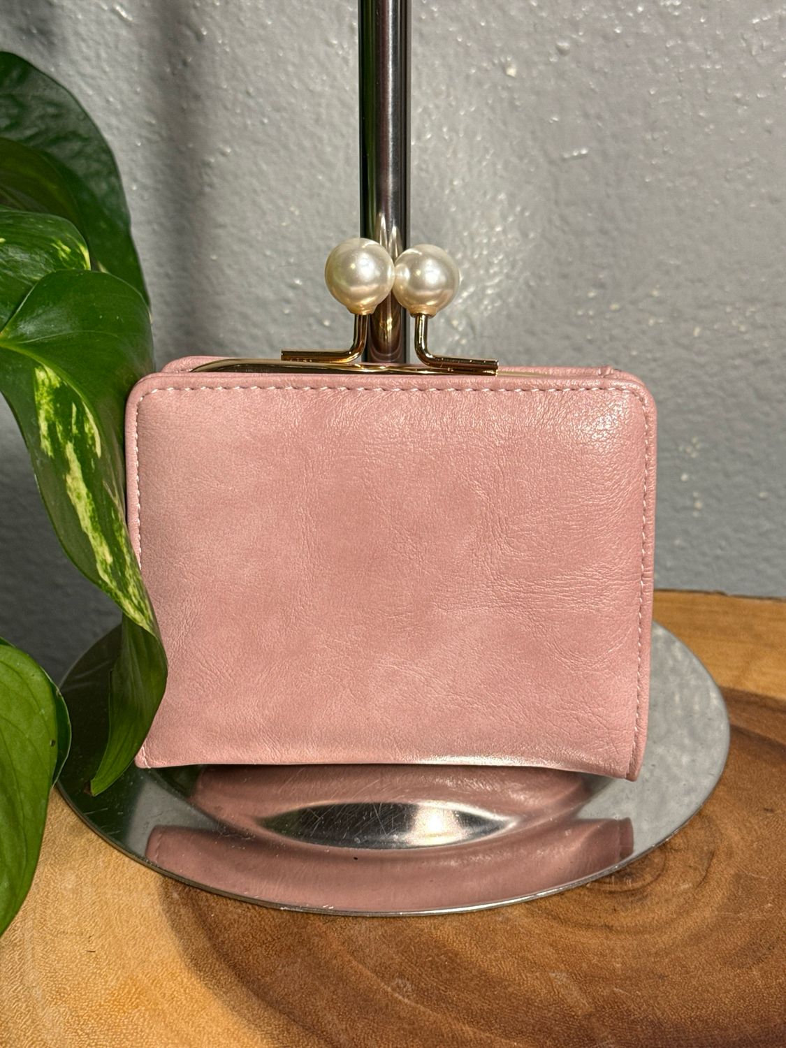 Mo Vegan Leather Pearl Kiss Lock Compact Wallet New