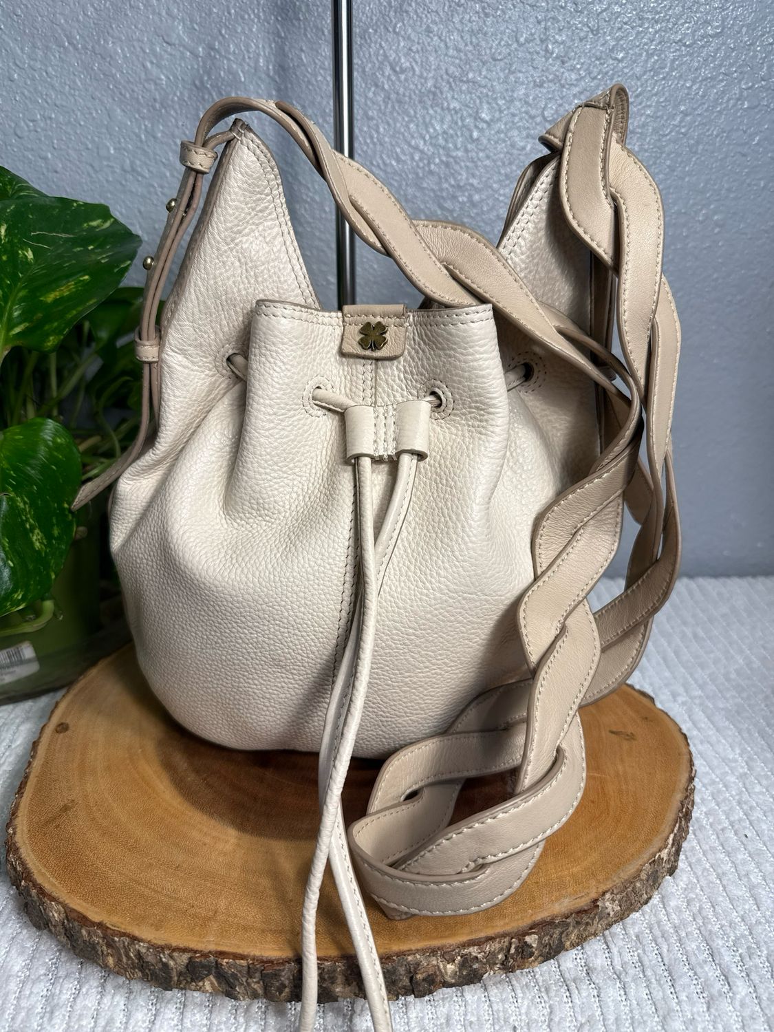 Lucky brand, vanilla, pebbled, leather Crossbody bucket bag
