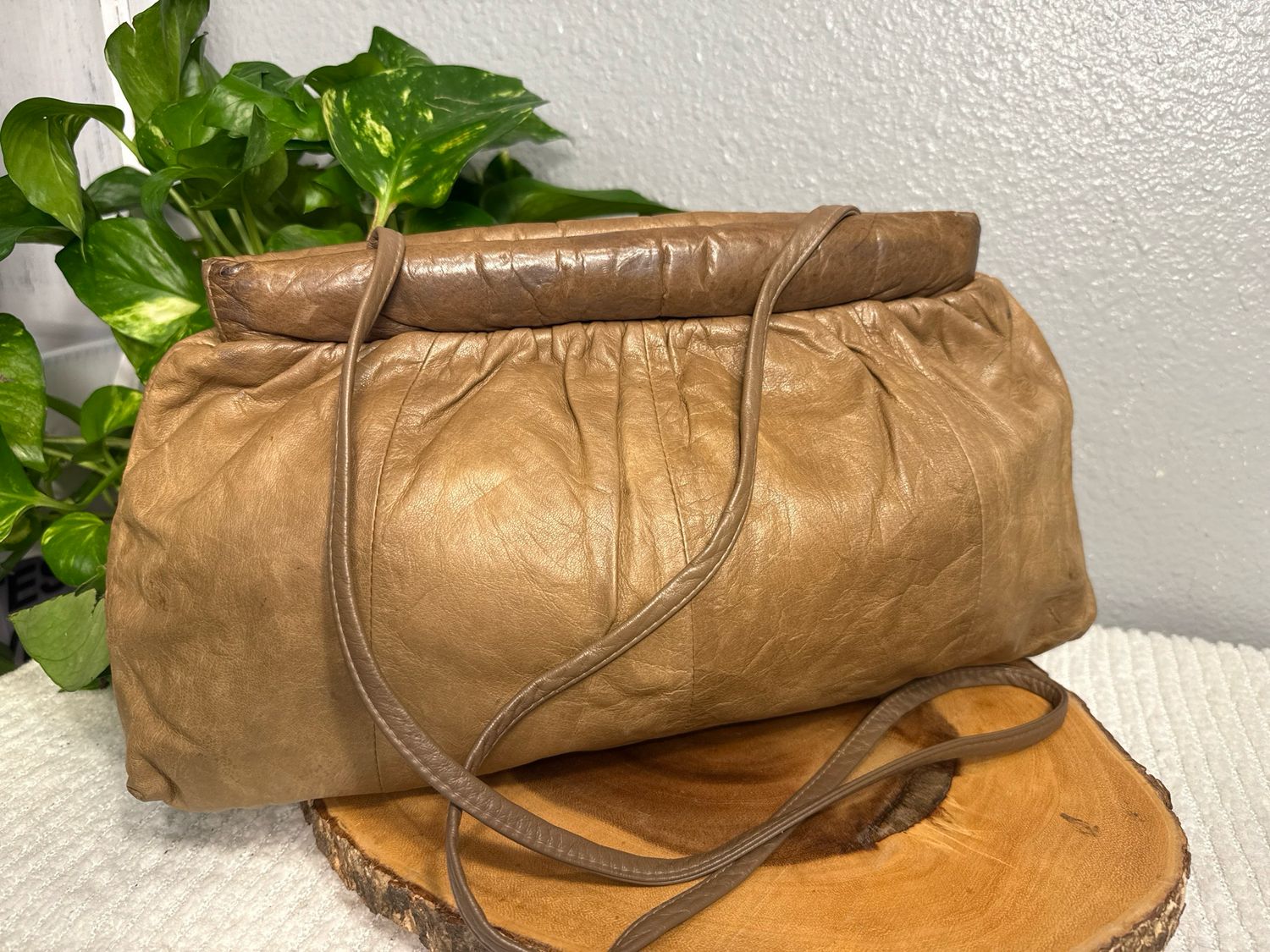 Viva Made In California Early 1970S Vintage Leather Hinged Crossbody Bag