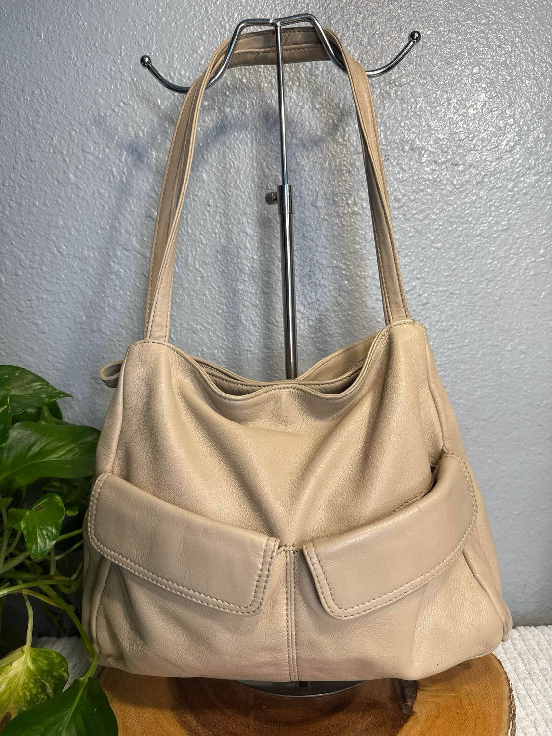 Stone Mountain Vintage, Beige, Leather Multi Pocket Shoulder Bag