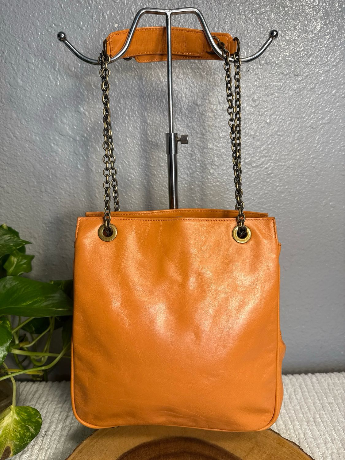 Hobo International Vintage Extremely Rare Find Orangish Brown Leather Kiss, Lock Multi Pocket Shoulder Bag Like New