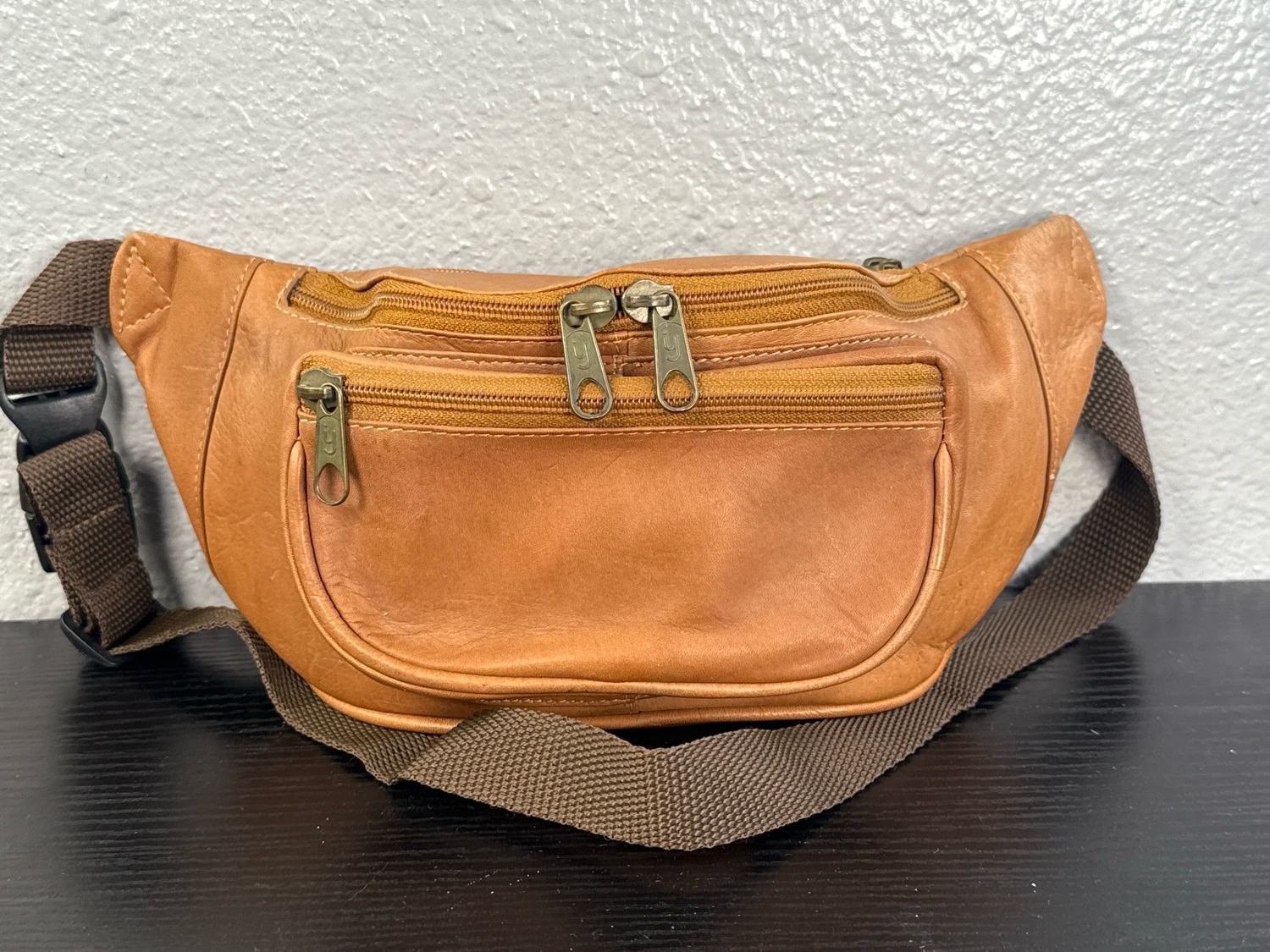 Vintage 1970S Tan Leather Made In Columbia Belt Bag