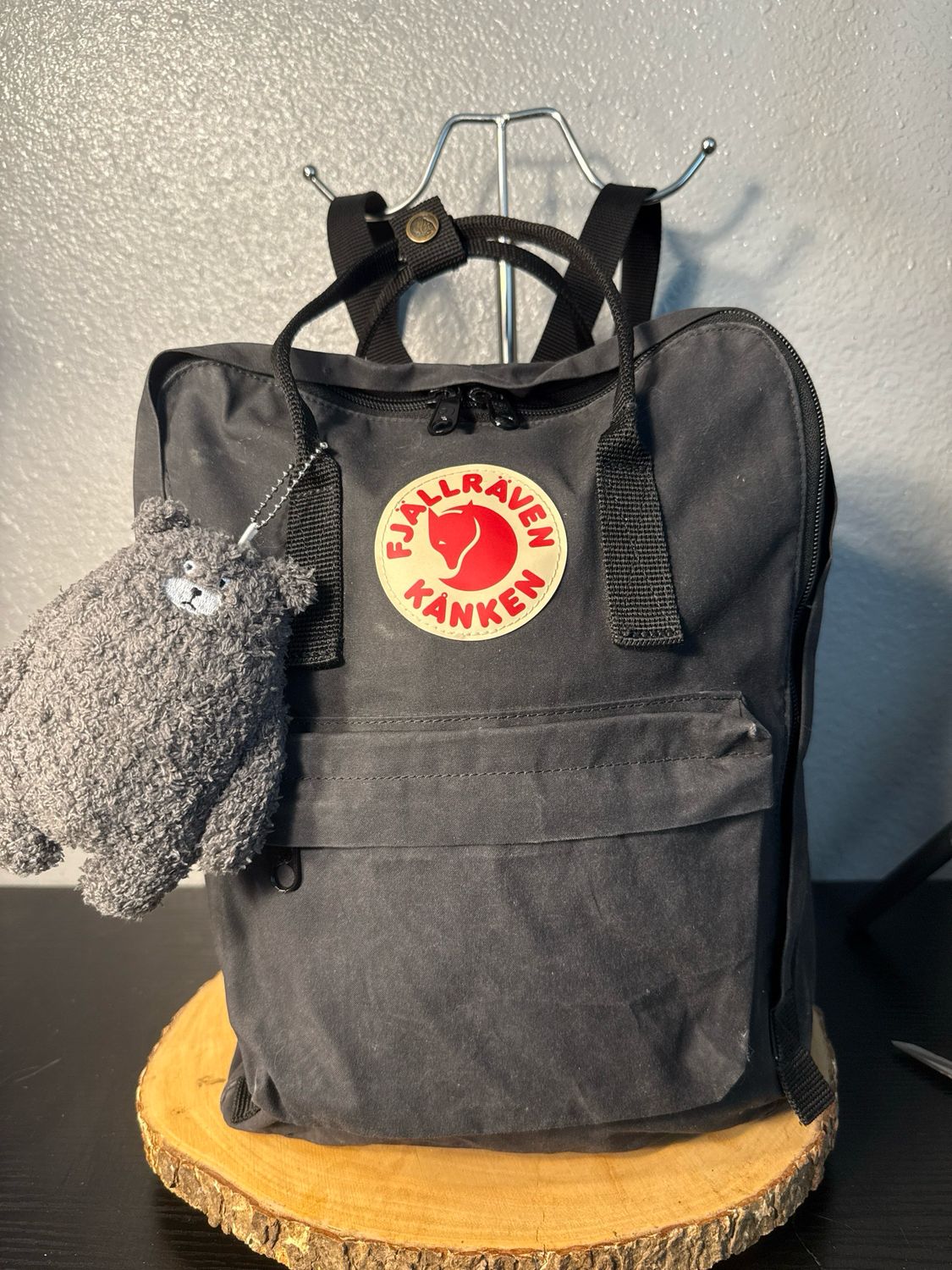 FJÄLLRÄVEN KÅNKEN Black Backpack And Plush Chem Included