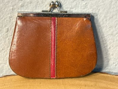 1950S Vintage Brown And Red Leather Kiss Lock Coin Purse