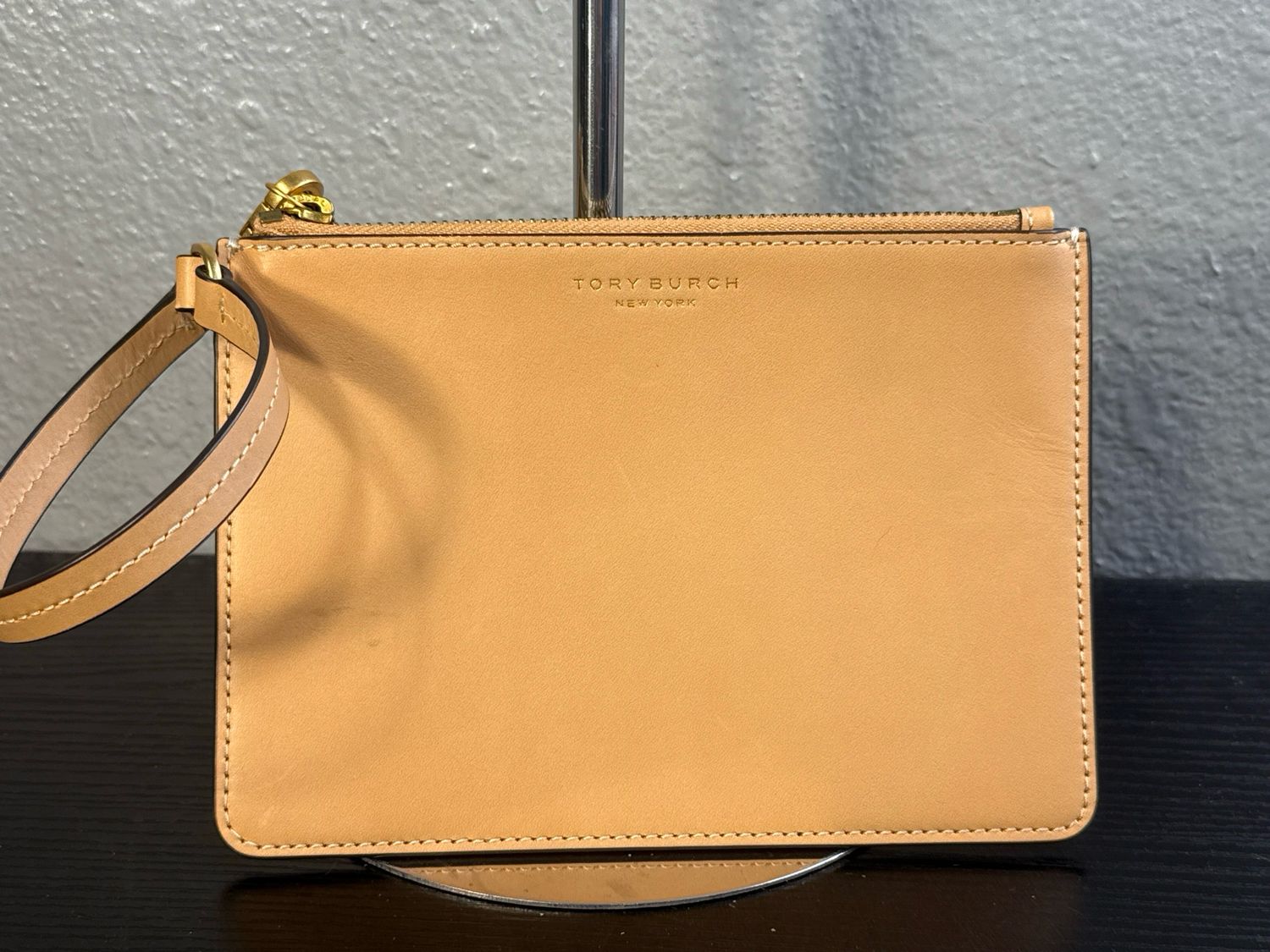Tory Burch, Tan Leather Wristlet Cosmetic Bag Catch All Like New