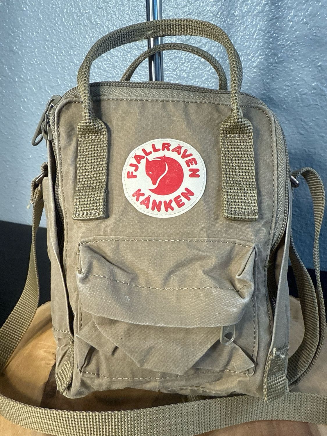 Fjällräven Kånken Taupe Mini Crossbody Bag