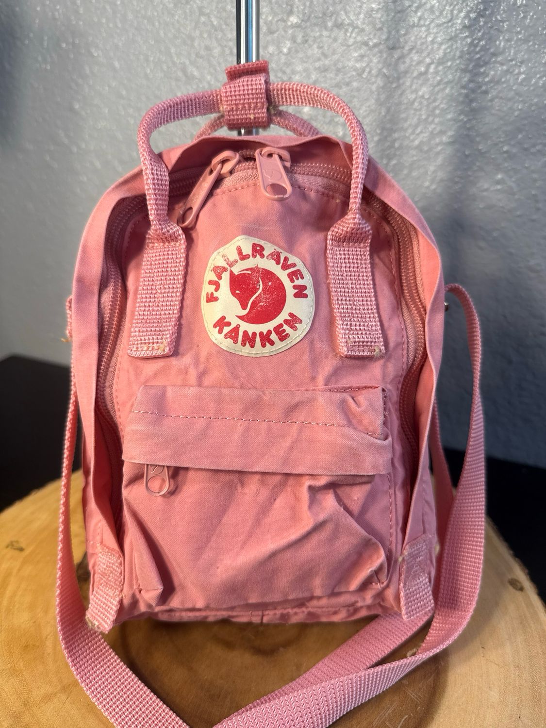 Fjällräven Kånken Pink Mini Crossbody Bag