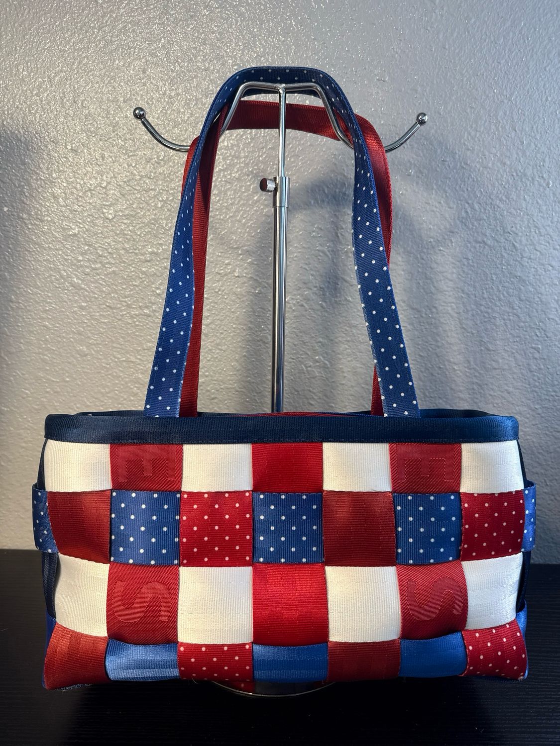 Harvey’s Red White And Blue Limited-Edition Seatbelt Bag Like New