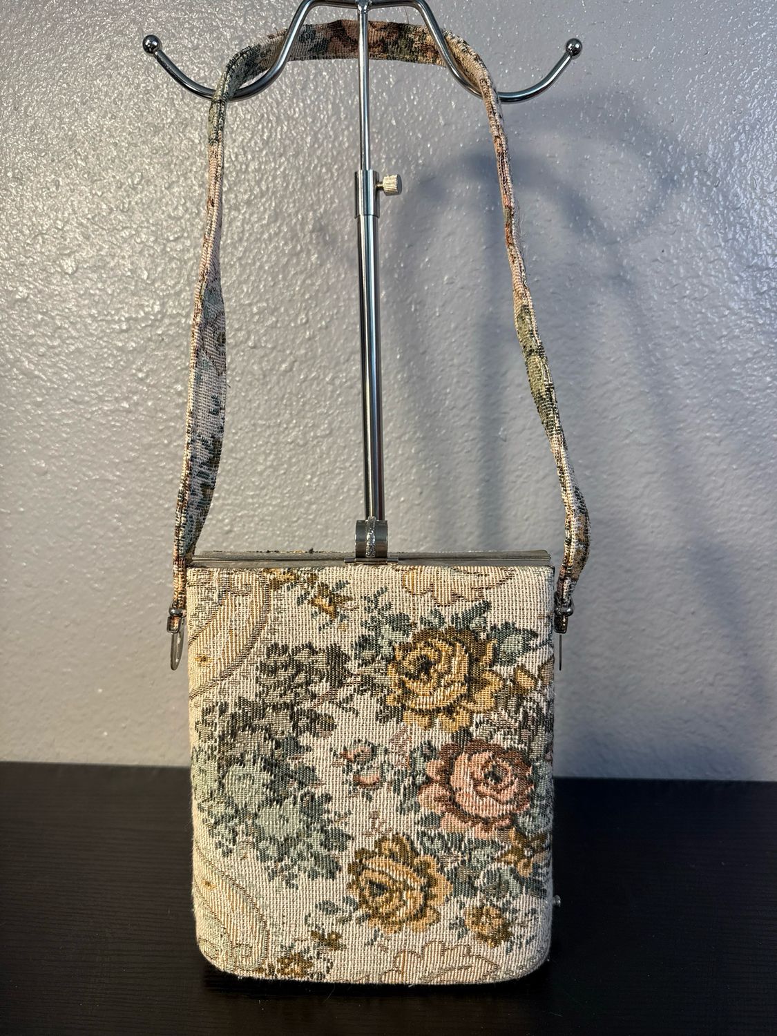 Vintage 1950S Tapestry Framed Shoulder Bag With Adjustable Strap