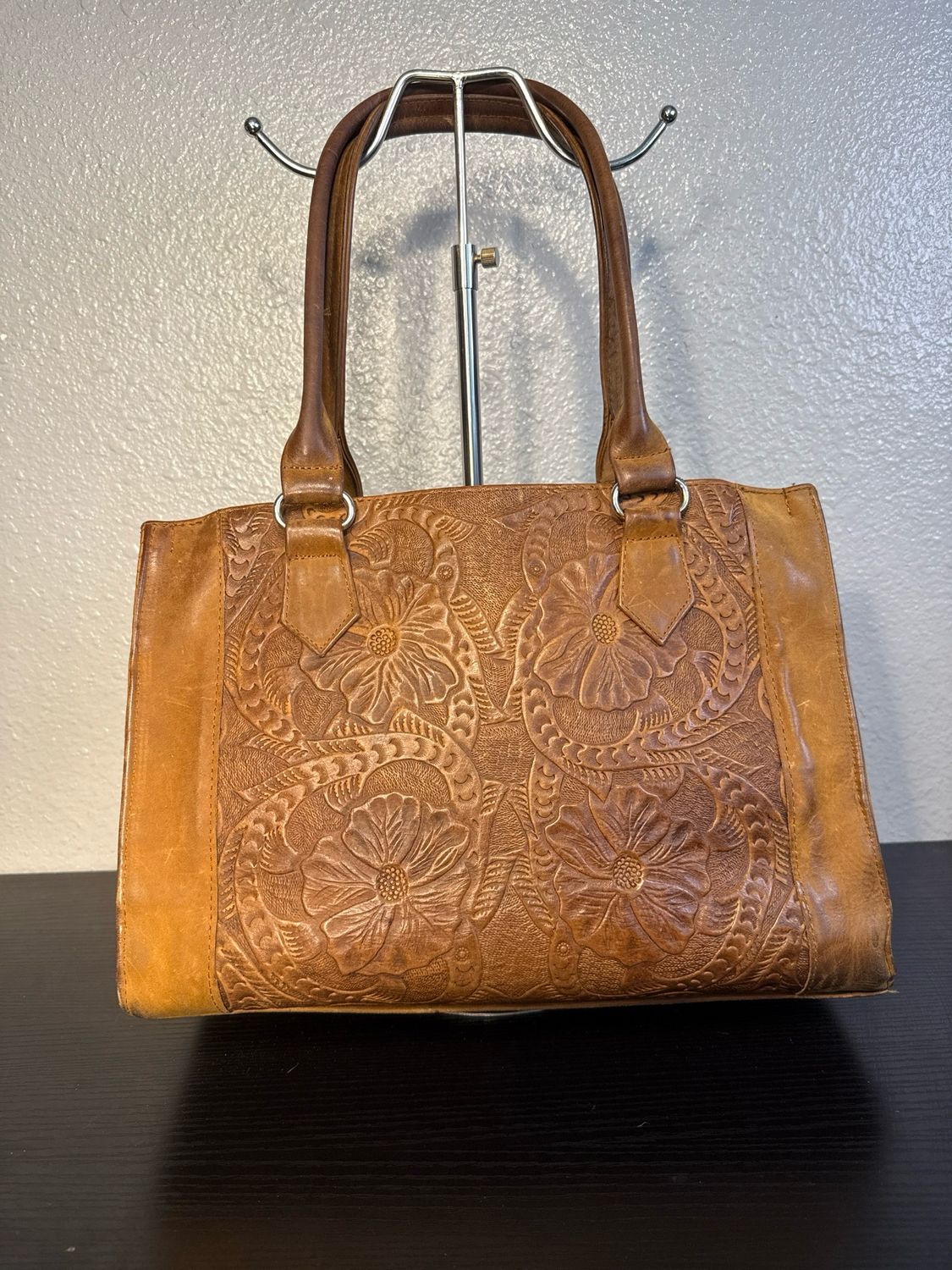Unbranded, Vintage Brown, Embossed, Leather Multi Pocket Tote Purse
