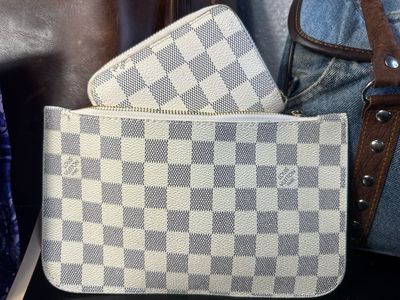 White Checkered, Compact, Wallet, And Catch All Pouch Set New Without Tags 💥 US SHIPPING ONLY 💥