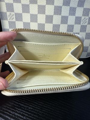 White Checkered, Compact, Wallet, And Catch All Pouch Set New Without Tags 💥 US SHIPPING ONLY 💥
