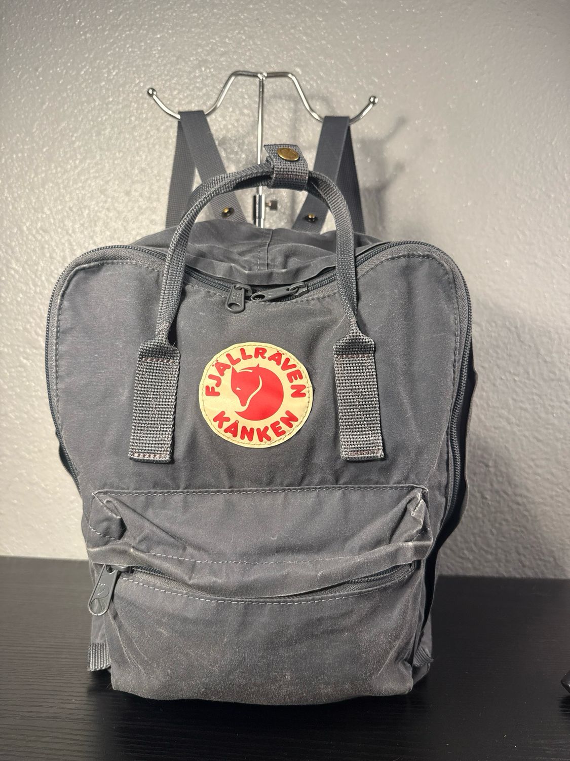 FJÄLLRÄVEN KÅNKEN Gray Canvas Full Sized Backpack