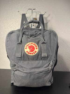 FJÄLLRÄVEN KÅNKEN Gray Canvas Full Sized Backpack