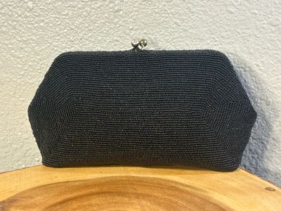 Richere Vintage Black Beaded Kiss Lock With Crystals Pouch