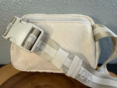 Lululemon Rare Belt Bag With Font Strap Like New