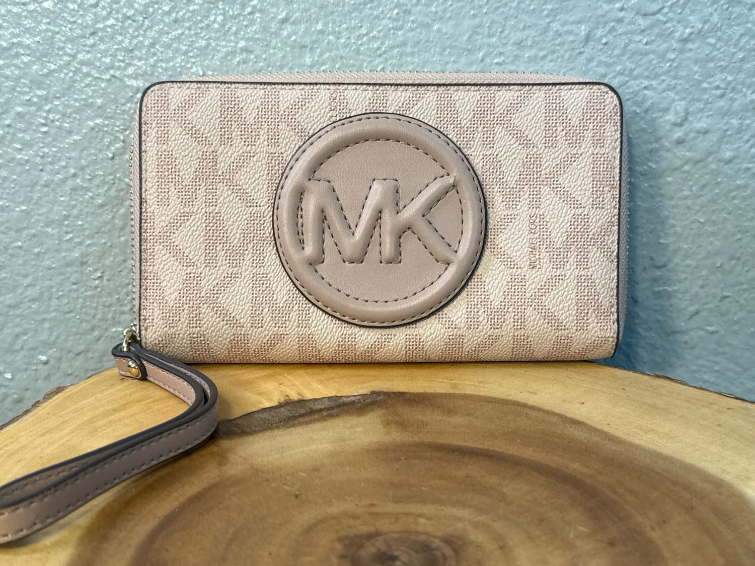 Michael Kors Mo Signature Wristlet Wallet New Without Tags
