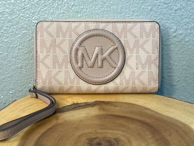 Michael Kors Mo Signature Wristlet Wallet New Without Tags
