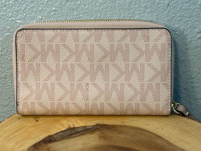 Michael Kors Mo Signature Wristlet Wallet New Without Tags