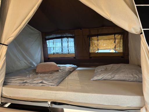Kingsize-Bett im Combi-Camp Country
