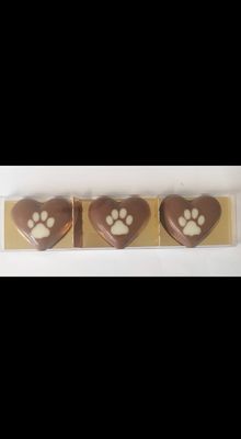 Pralinen Herzen kleine Herzen im 3er Set. mit Hunde Pfötchen maximale Bestellmenge 35Stk.