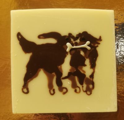 Dein (Hunde) Bild gezeichnet auf einer feinen Schokoladentafel