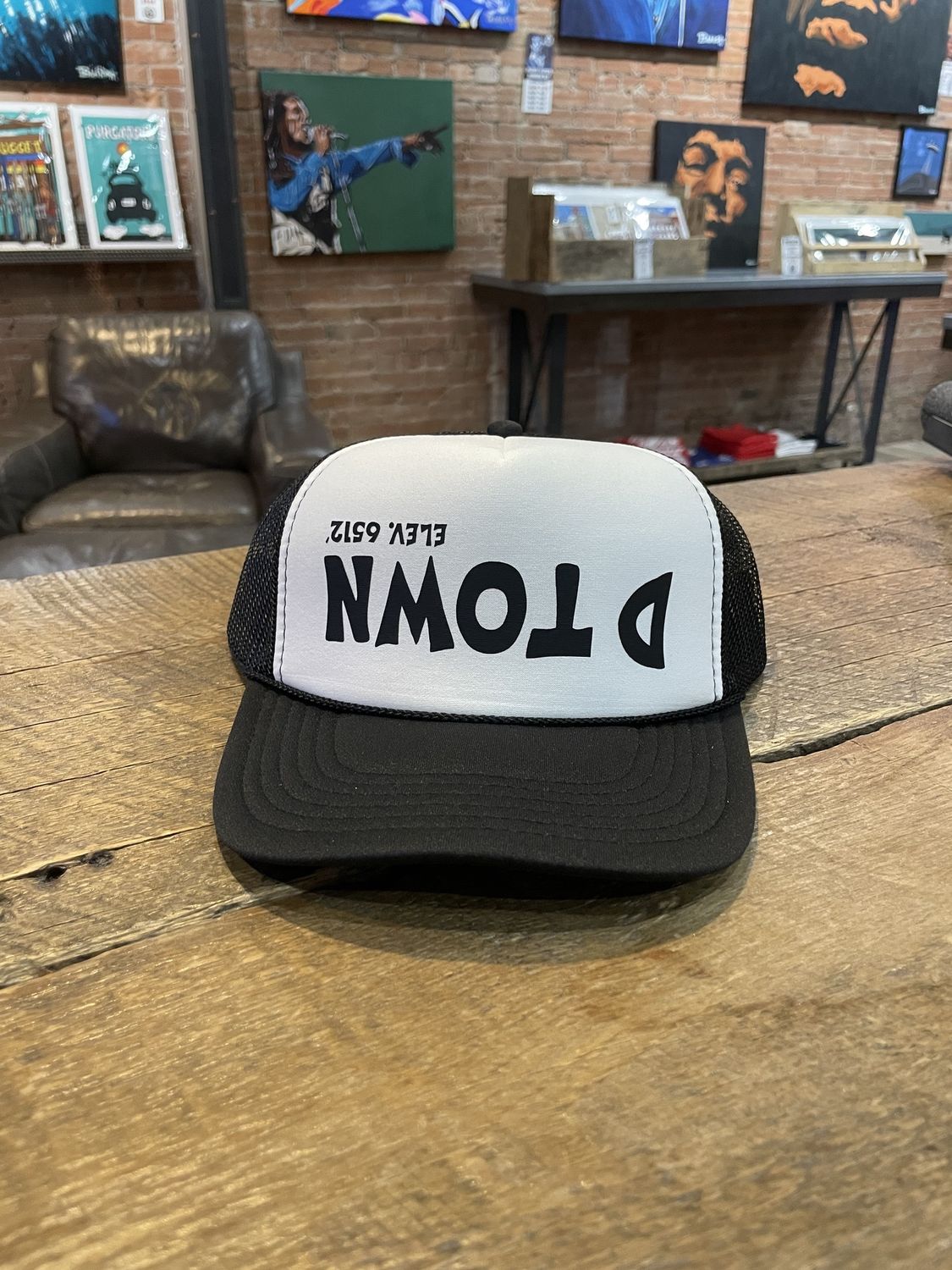 D TOWN ELV 6512' UPSIDE DOWN | SCREEN PRINTED | FOAM MESH HAT, COLOR: WHITE |  BLACK