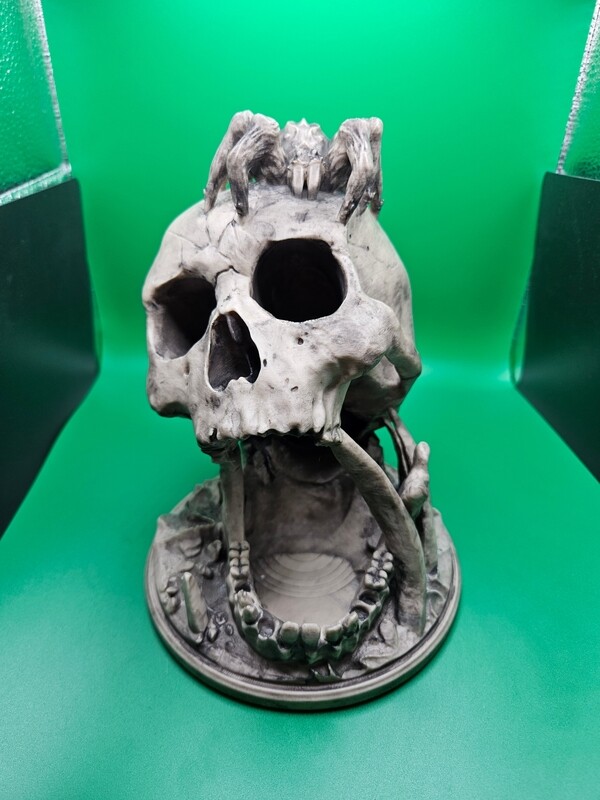 Deserts Kiss Skull Dice Tower / Display Piece