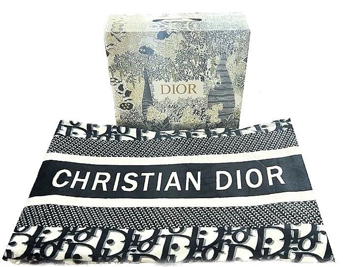 Couverture Dior