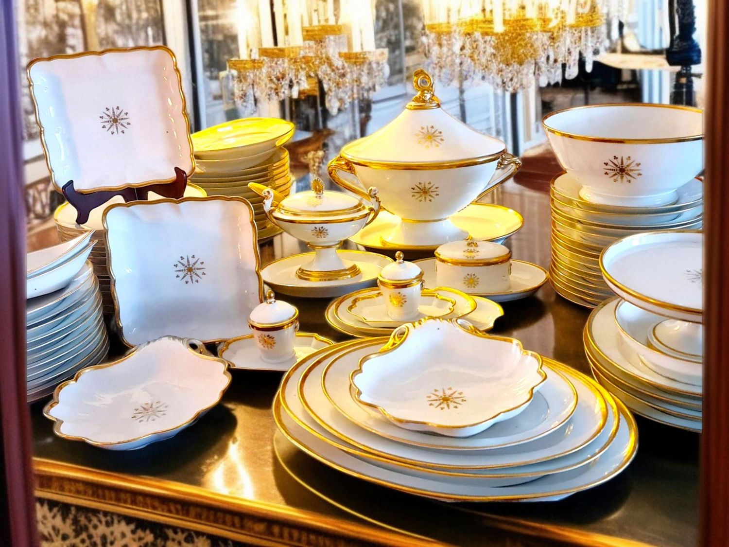 Antique French Locré Porcelain Dinner Service, circa 1780-1790, Hand-Painted Gilded Rim