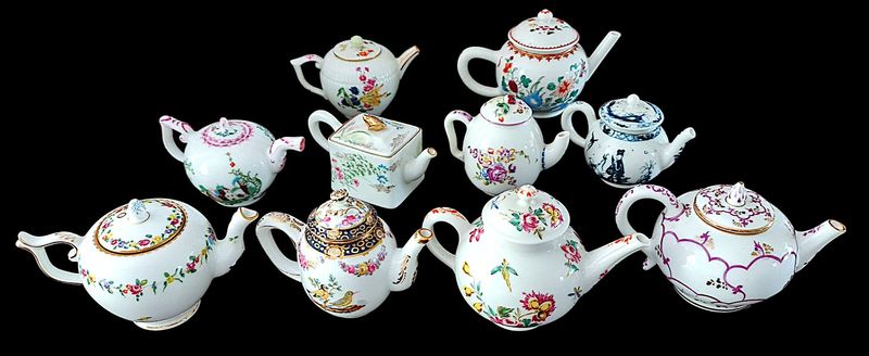 Franklin Mint Set of 10 Hand-Painted Miniature Teapots, Victoria &amp; Albert Museum 1985