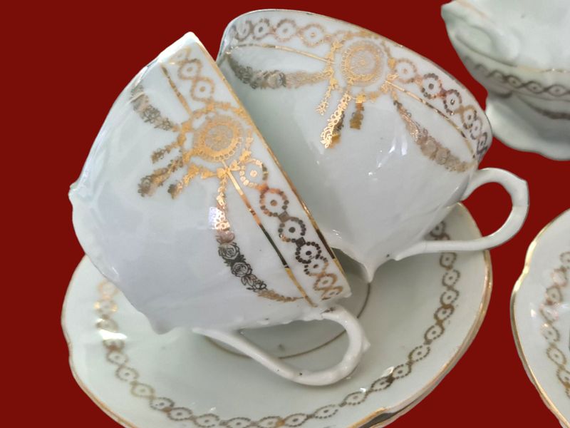 Antique Vieux Bruxelles Porcelain Tea Set with Gold Garland, c.1910