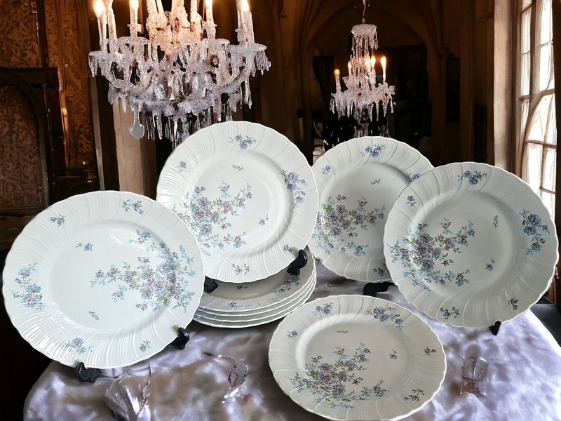 Bernardaud Limoges "Gabrielle" Set of 7 Dinner Plates