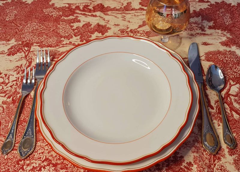Rare Meissen Porcelain Coral Red Set of 2 Plates with Gold Rim, c.1934