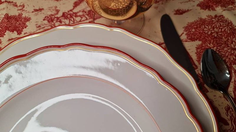 Rare Meissen Porcelain Coral Red Set of 2 Plates with Gold Rim, c.1934