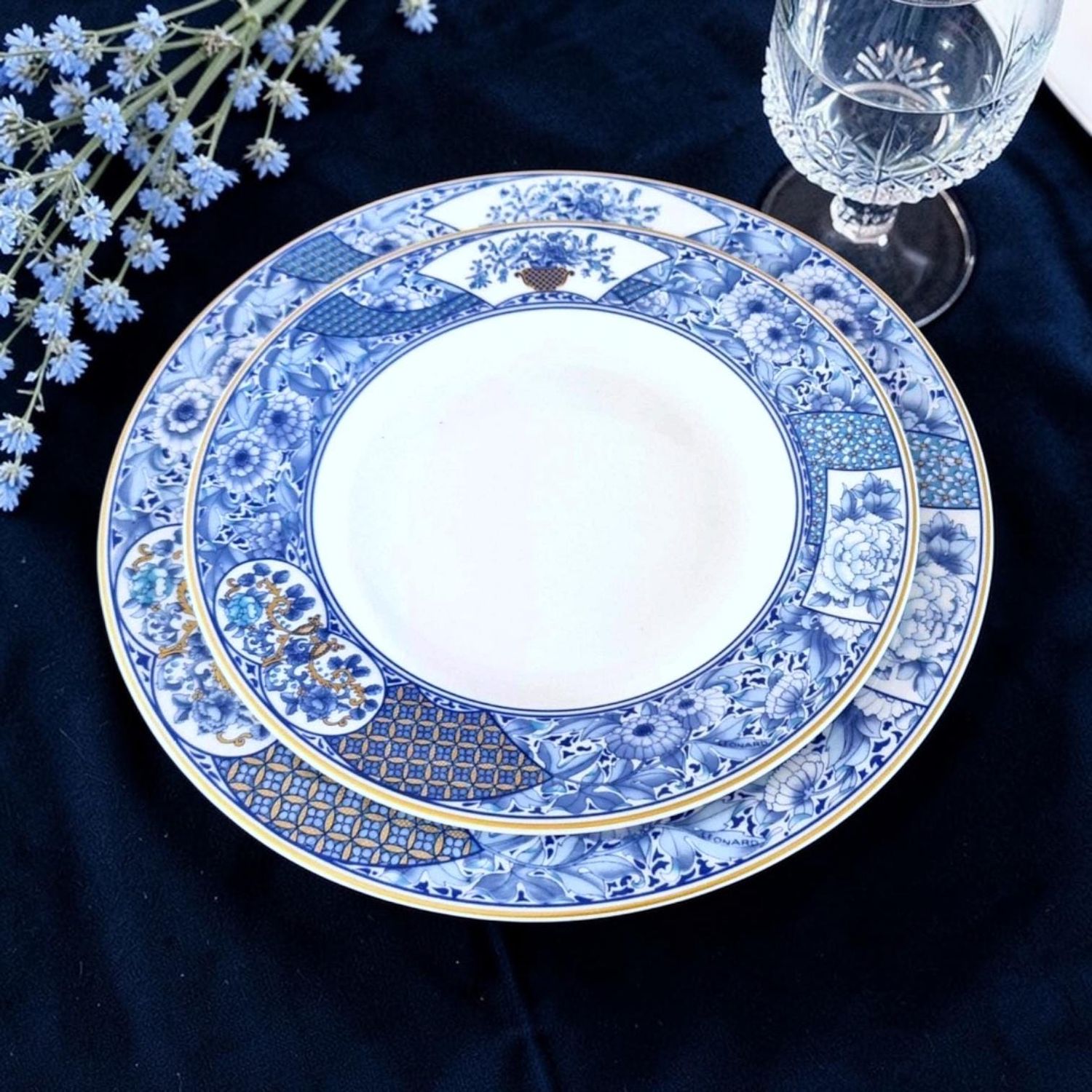 Rare Hutschenreuther 'Concorde' Blue &amp; White Bone China Chinoiserie Dinner Set