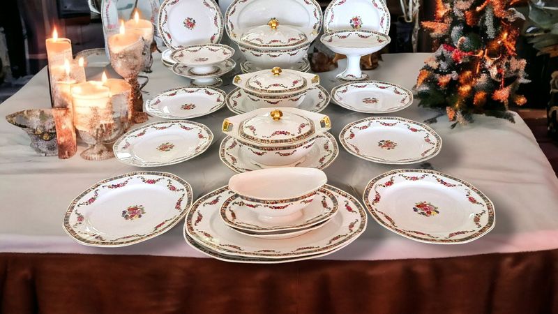 Antique Victoria China Dinner Set – Floral Garland, 37-Piece Set