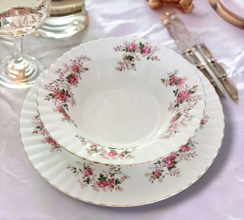 Royal Albert Lavender Rose 82-Piece Bone China Dinner Tea Service