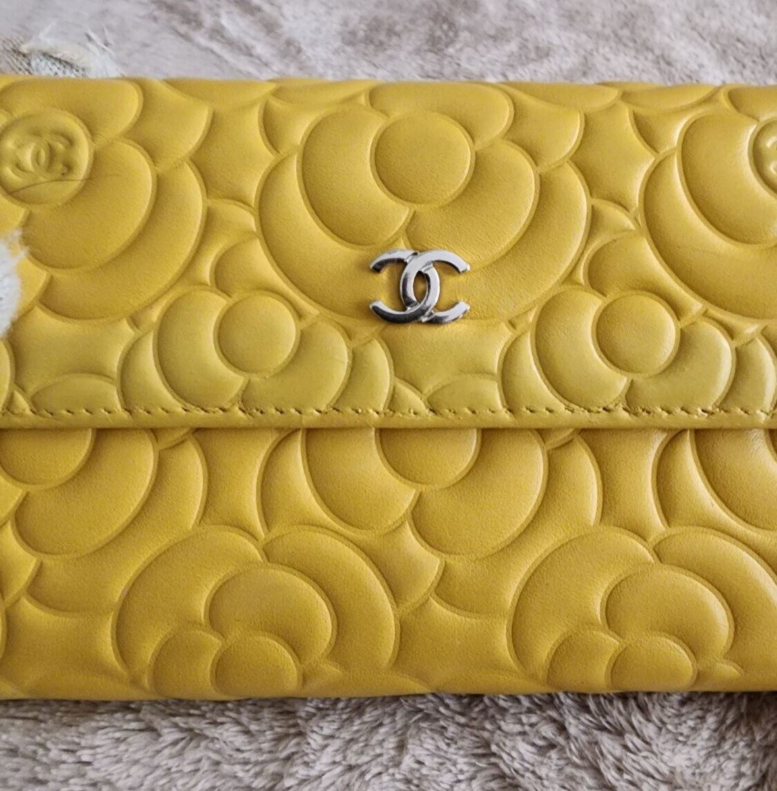 CHANEL Camellia Continental Wallet in Yellow Leather CHANEL Camellia Continental Wallet in Yellow Leather