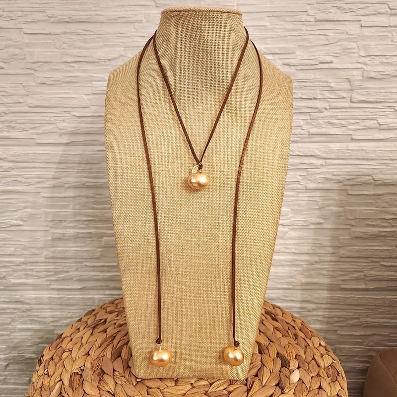 Leather and Golden Pearls Necklace