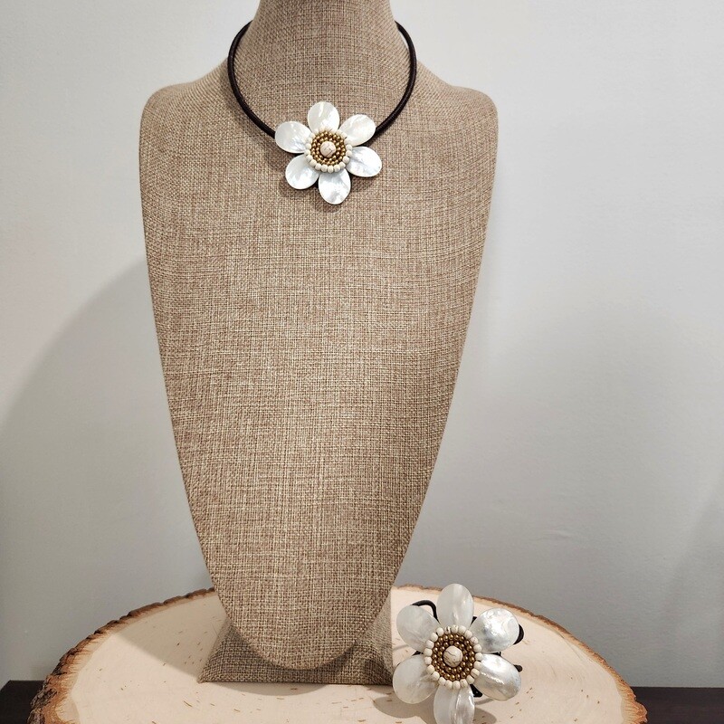 Mother of Pearl white Flower Necklace