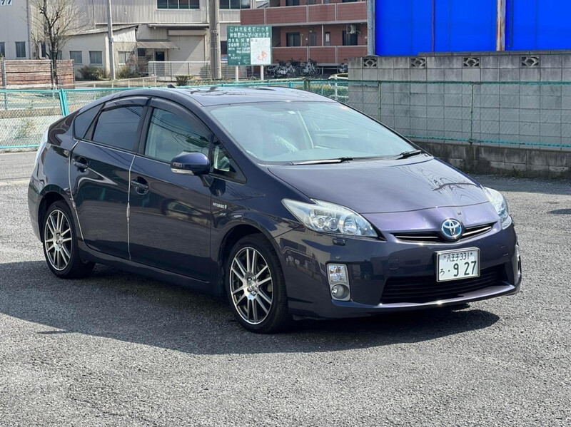 Toyota Prius Hybrid S LED Selection Grade